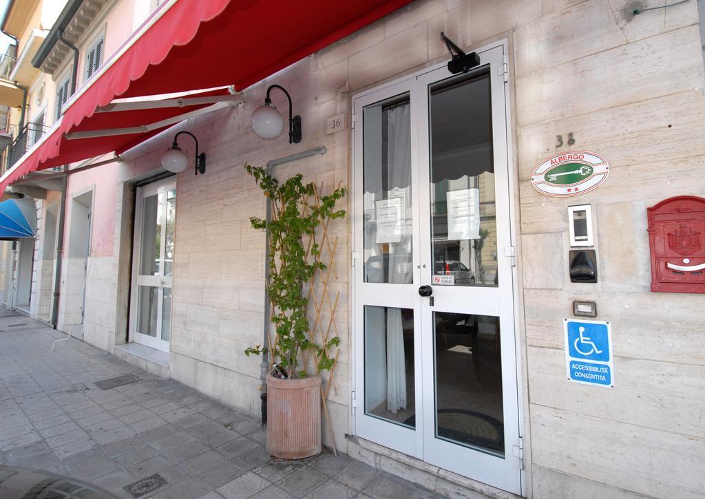 Hotel Luana Viareggio Exterior photo